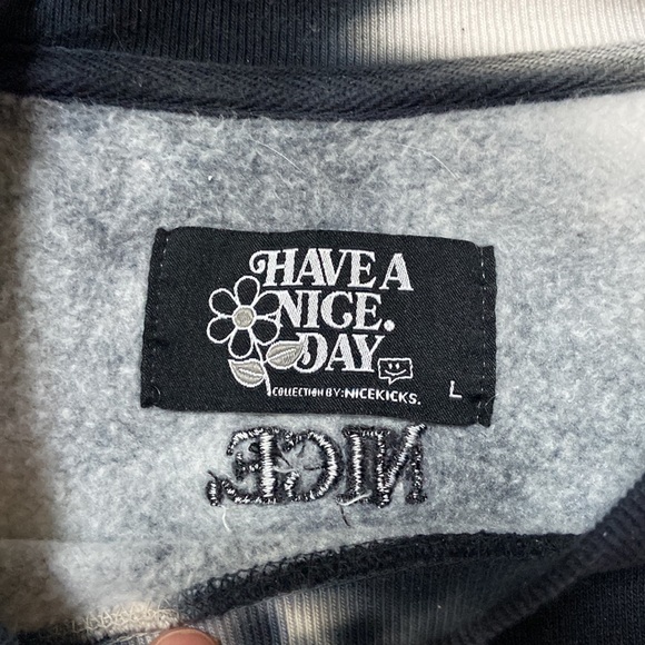 NWOT Nicekicks Mens/Unisex sweatshirt. - Picture 3 of 5